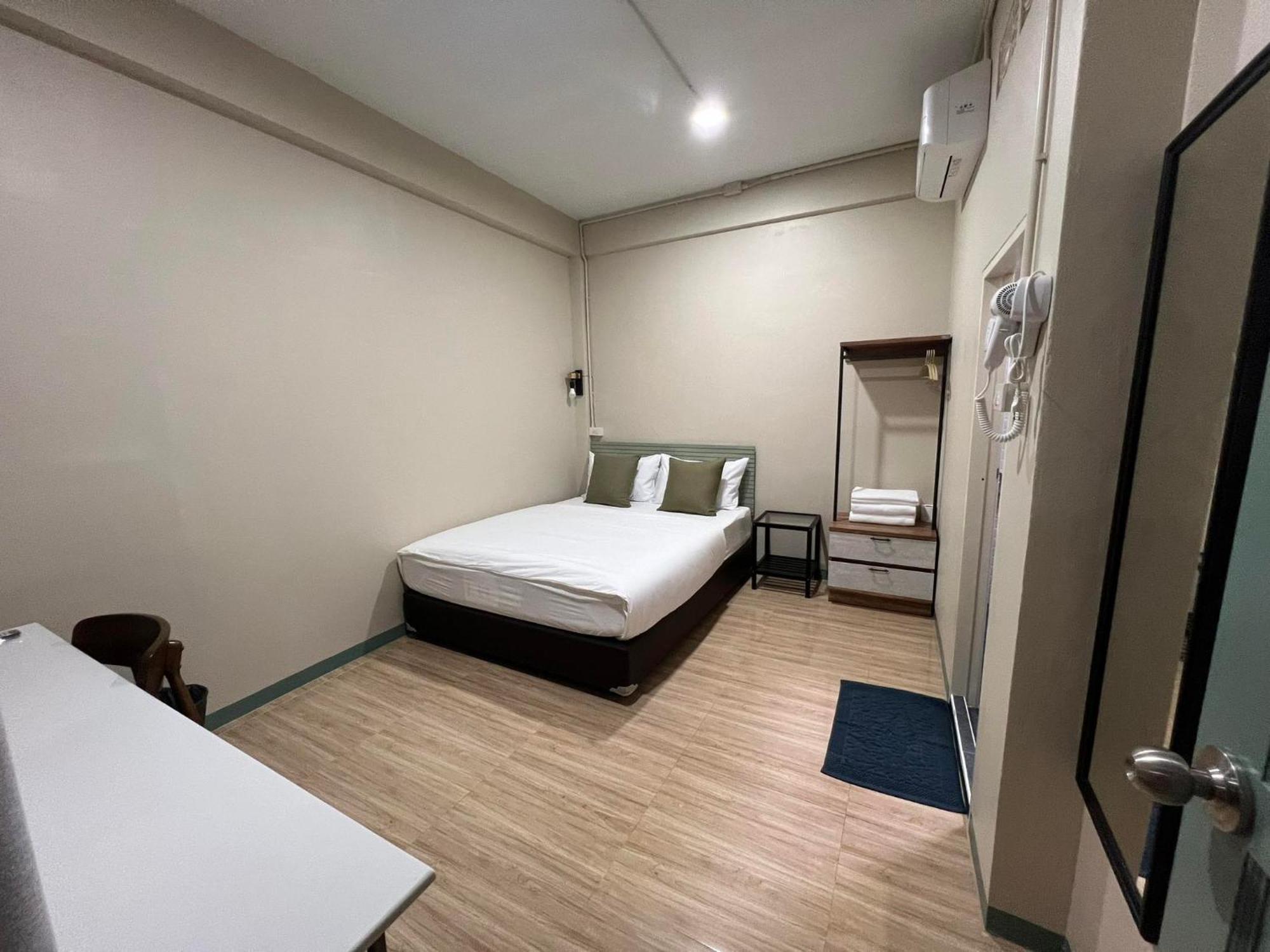 Bangwa House - Mrt Bangwa Station Hotel Bangkok Exterior photo